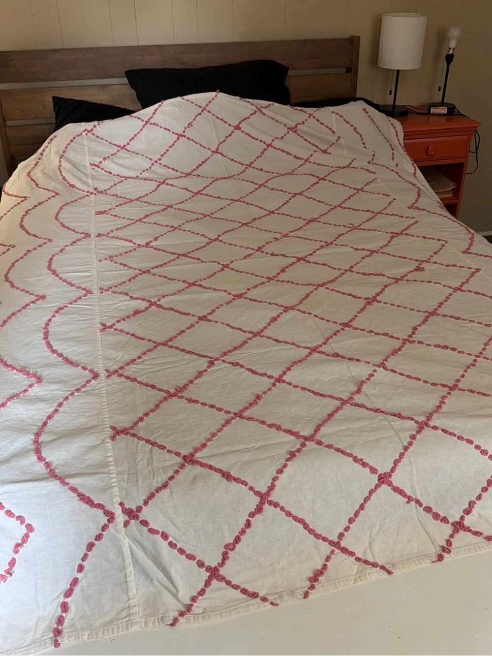 68x85 Vintage White Cotton Bedspread with Pink Lattice Pattern - Embroidered